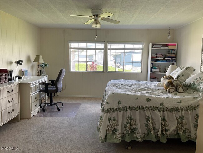 Foto del edificio - 566 Hogan Dr