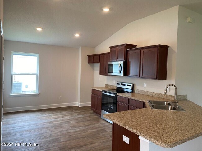 Foto del edificio - 7294 Gateway Ct