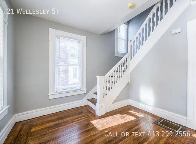 Foto del edificio - Immaculate 4 BR, 2 Bath Home in Springfiel...