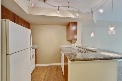 Building Photo - Tobira Studio - Studio