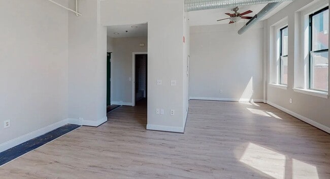 Building Photo - 330 N Charles St