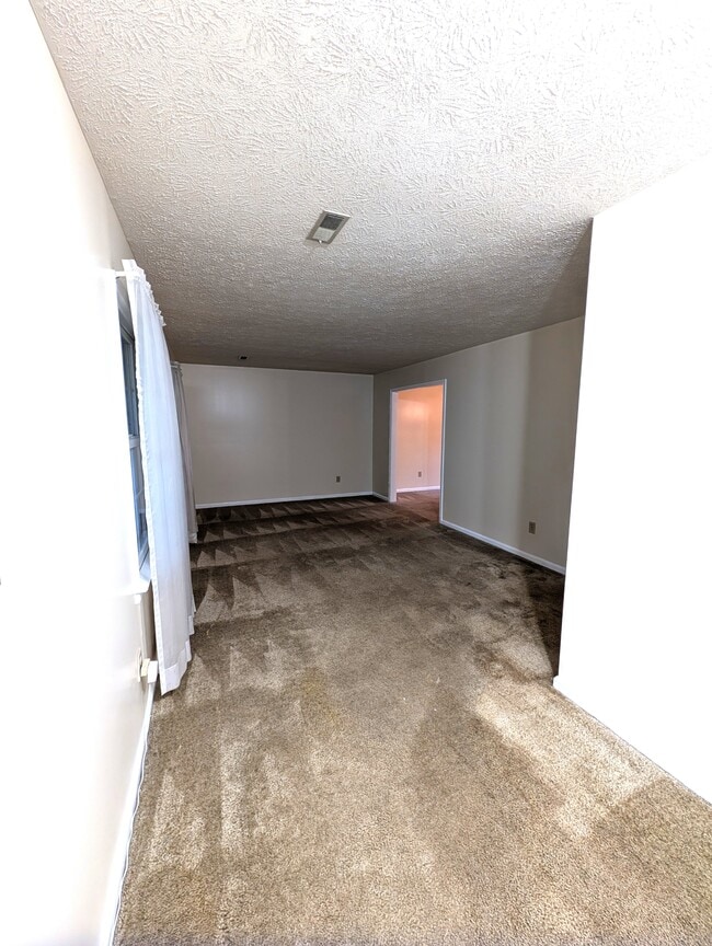 Building Photo - 32 Gambol St