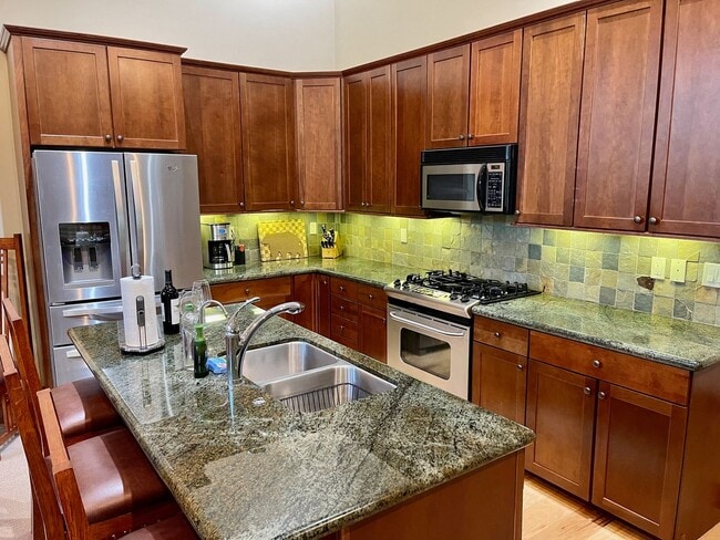 Building Photo - Luxury Mountain Residence — Premier 6-Month Winter Lease Near Canyon Lodge