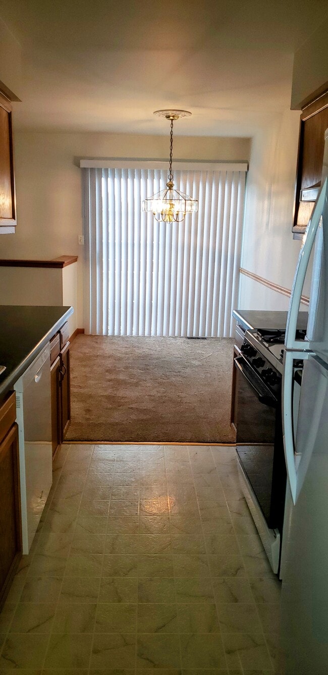 Building Photo - 337 Sandhurst Ln