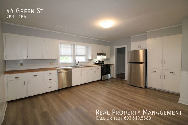 Building Photo - Spacious Recently Updated 2 Bedroom 1 Bath...