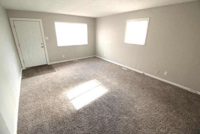 Building Photo - 1948 Bloyd Ave