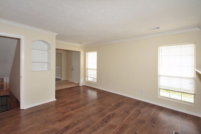 Building Photo - 3060 Linden Dr