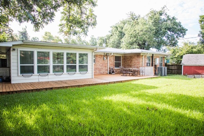 Building Photo - 10129 Solta Dr