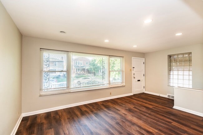 Building Photo - 6209 Loran Ave