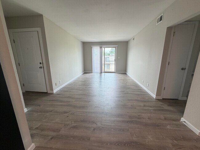 Foto del edificio - 3408 Balboa Ln