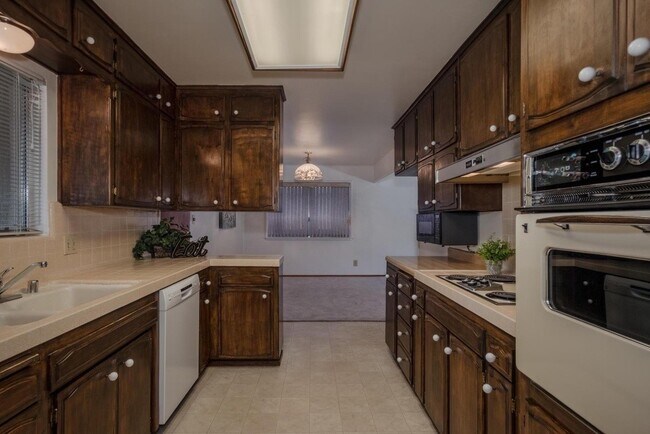 Foto del edificio - 1507 E Sample Ave