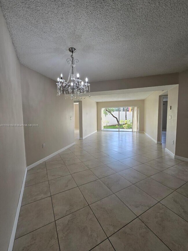 Foto del edificio - 6272 NW 186th St
