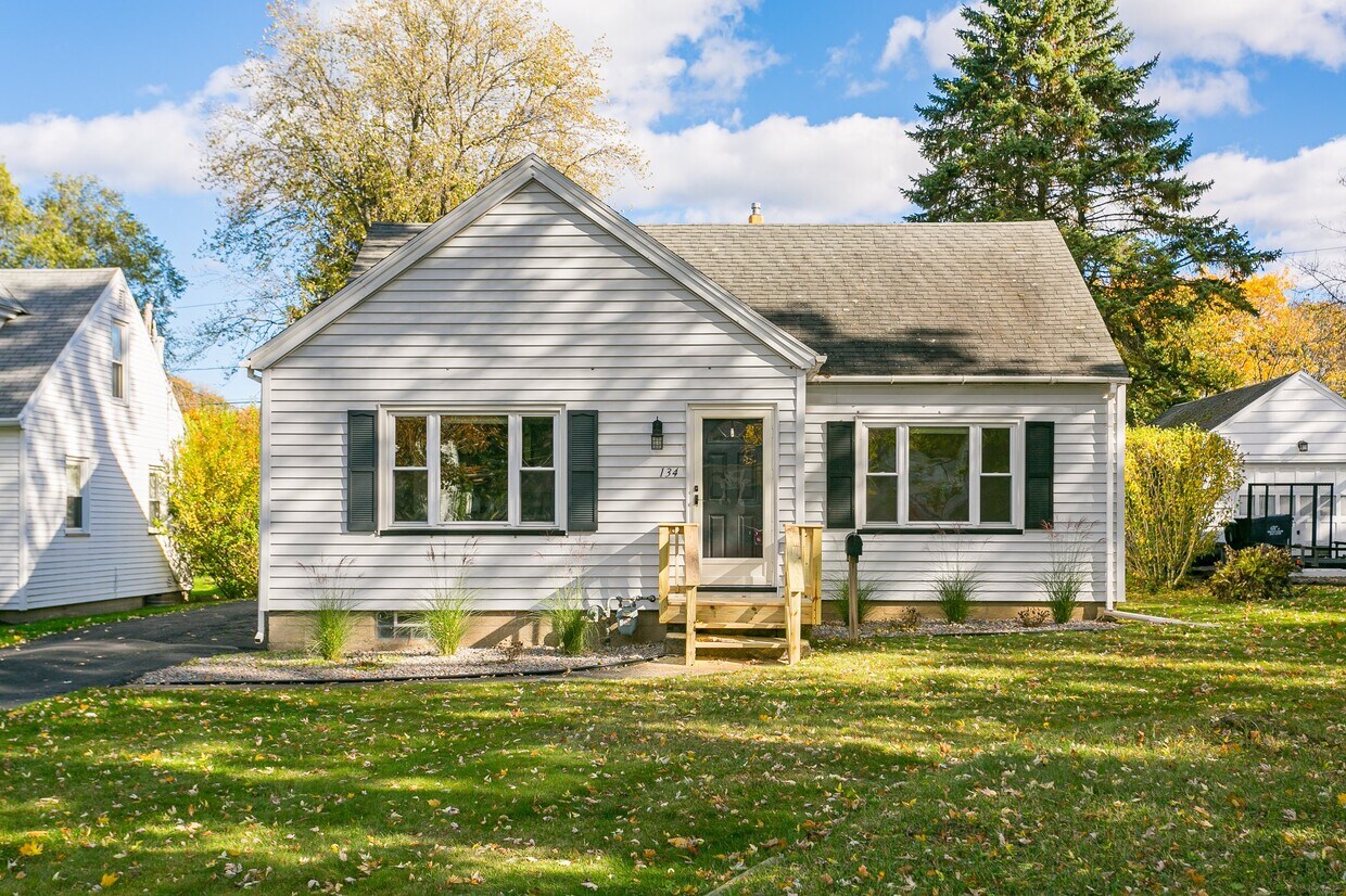 134 Shorewood Dr, Irondequoit, NY 14617 House Rental in Irondequoit