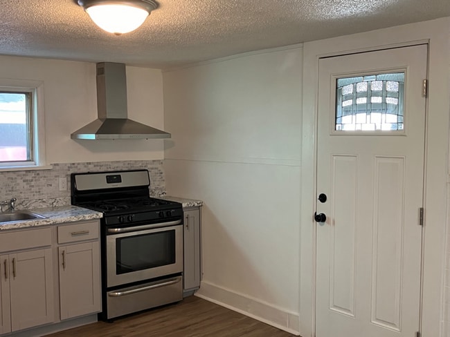 Building Photo - 1130 Blair Ave