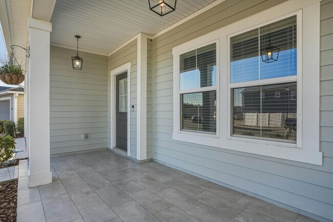 Building Photo - Beautiful Home