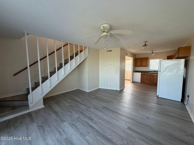 Building Photo - 145 Sea Gull Ln
