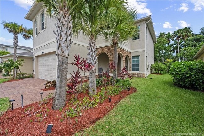Building Photo - 1813 NW Cataluna Cir