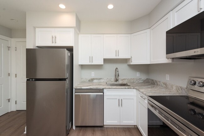 Interior Photo - 925 at North