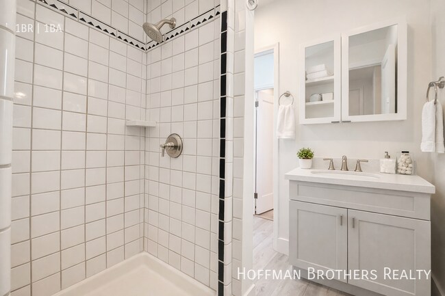 Foto del edificio - 1303 N June St