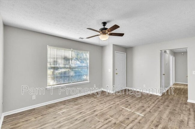 Foto del edificio - 235 Bordeaux Ln