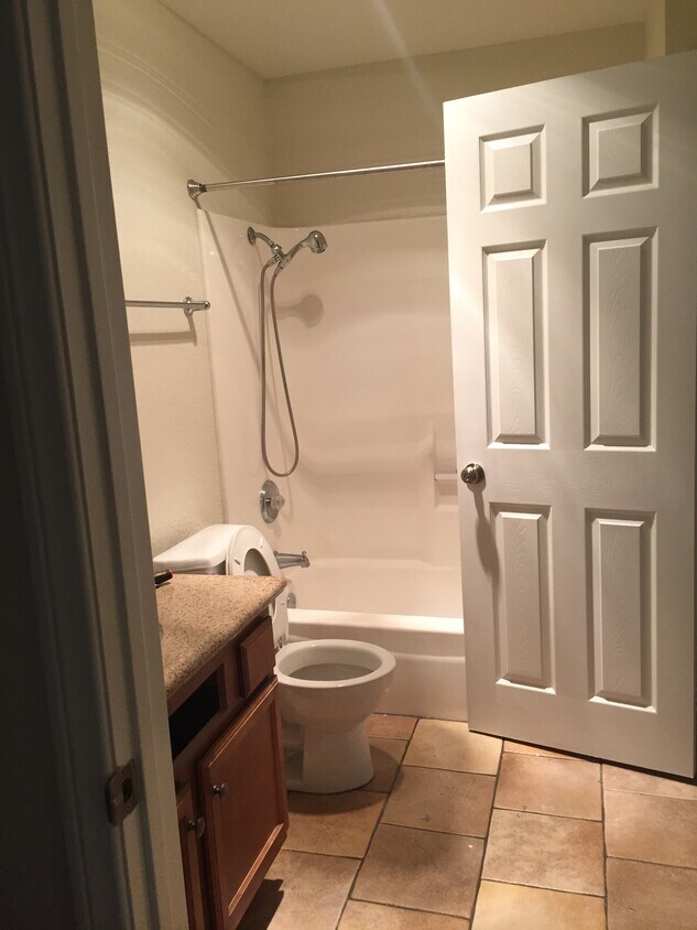 Foto principal - 432 Edgehill Ln