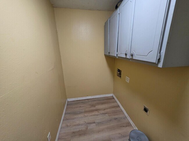 Building Photo - 329 S Layton Ave