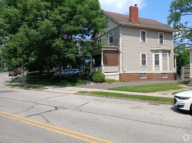Building Photo - 2461 Fairview Ave