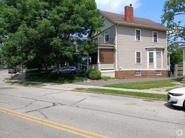 Building Photo - 2461 Fairview Ave