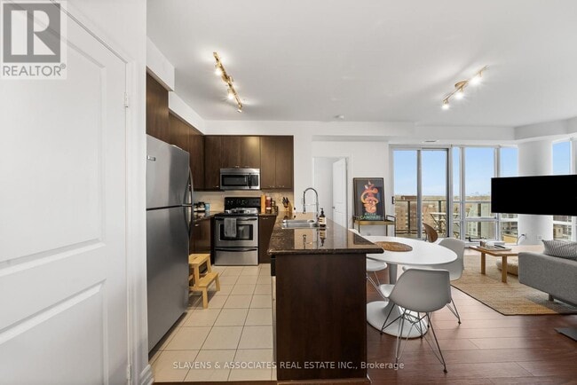 Building Photo - 500 St Clair Ave W