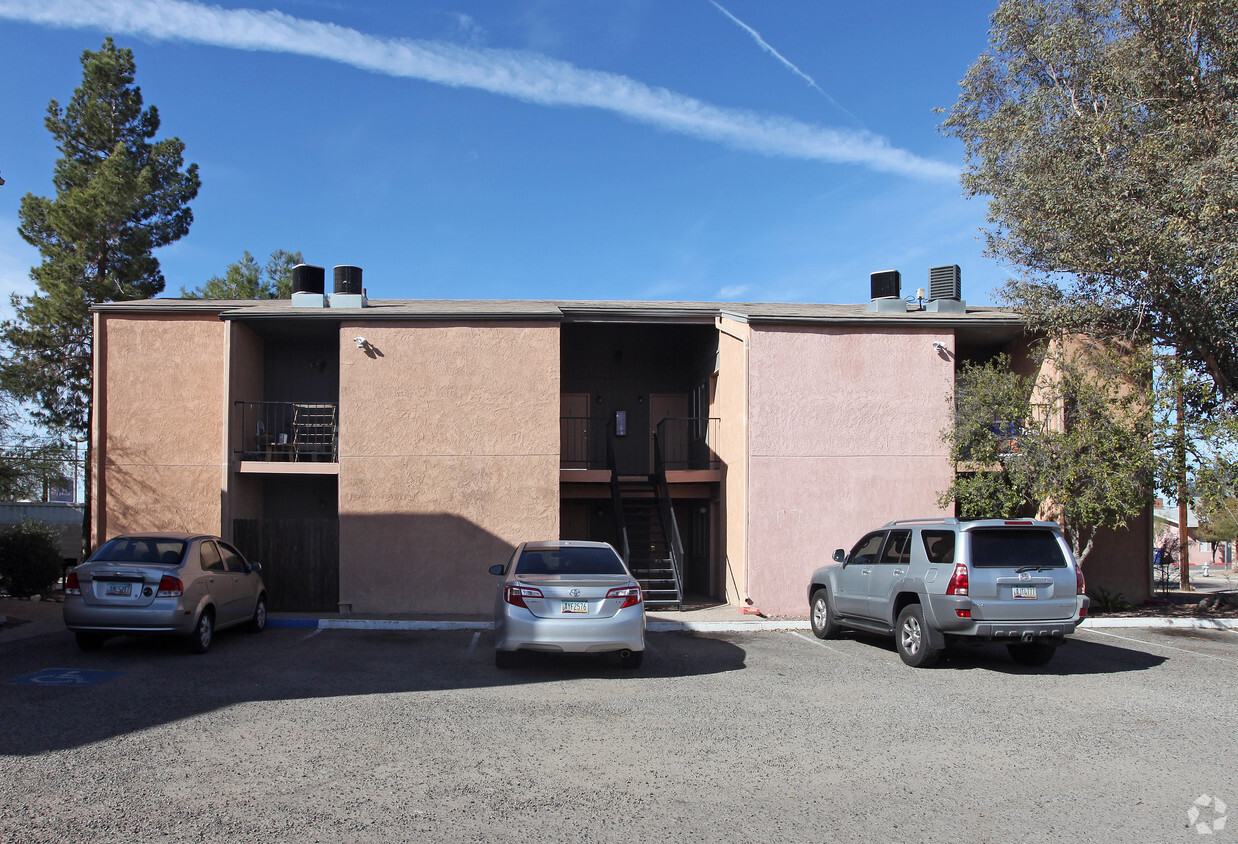 Foto del edificio - Pepper Tree Apartments