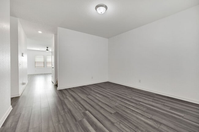 Building Photo - Beautiful 5 Bedroom Rental Home located ne...