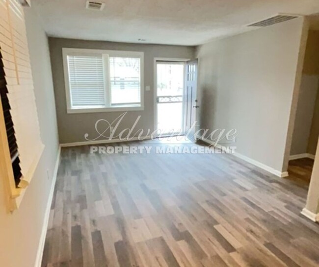 Building Photo - Newly Remodeled 3 bedroom 1 bath home - Fa...