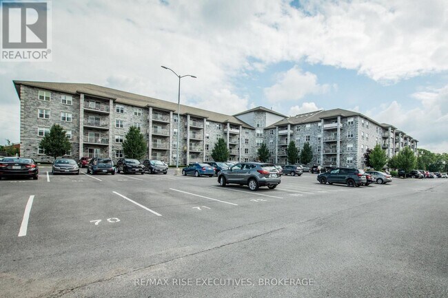 Photo du bâtiment - 539 Armstrong Rd