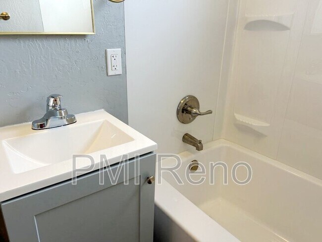 Foto del edificio - 2075 Patton Dr