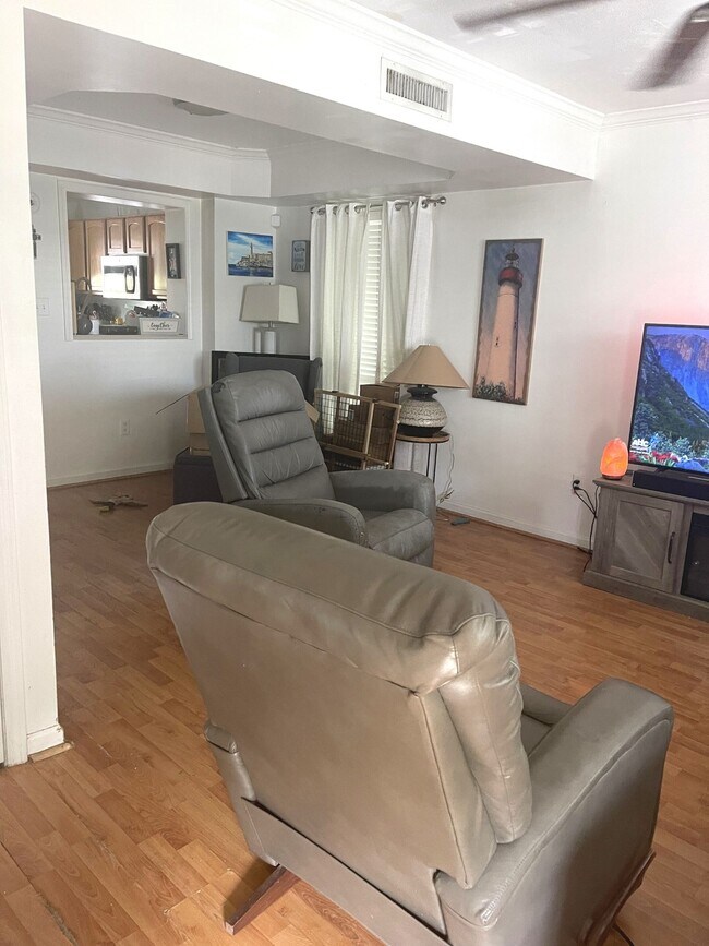 374 73rd St 6, Marathon, FL 33050 House for Rent in Marathon, FL