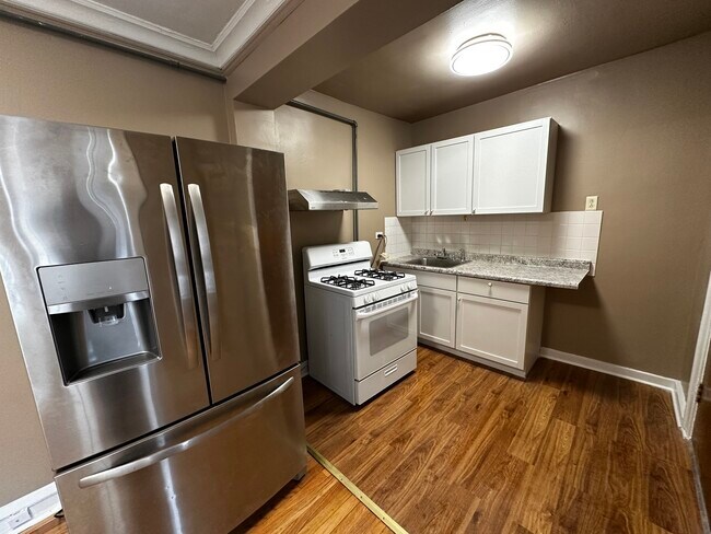 Foto del edificio - 4010 N Bernard St