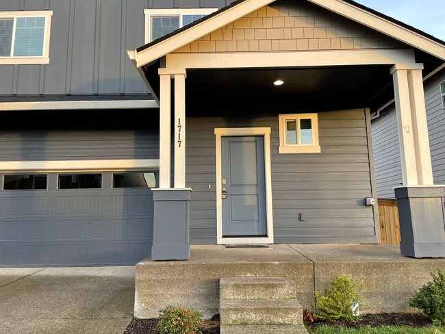 Building Photo - Newer Home Located In A Beautiful Master P...