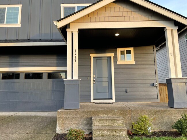 Foto del edificio - Newer Home Located In A Beautiful Master P...