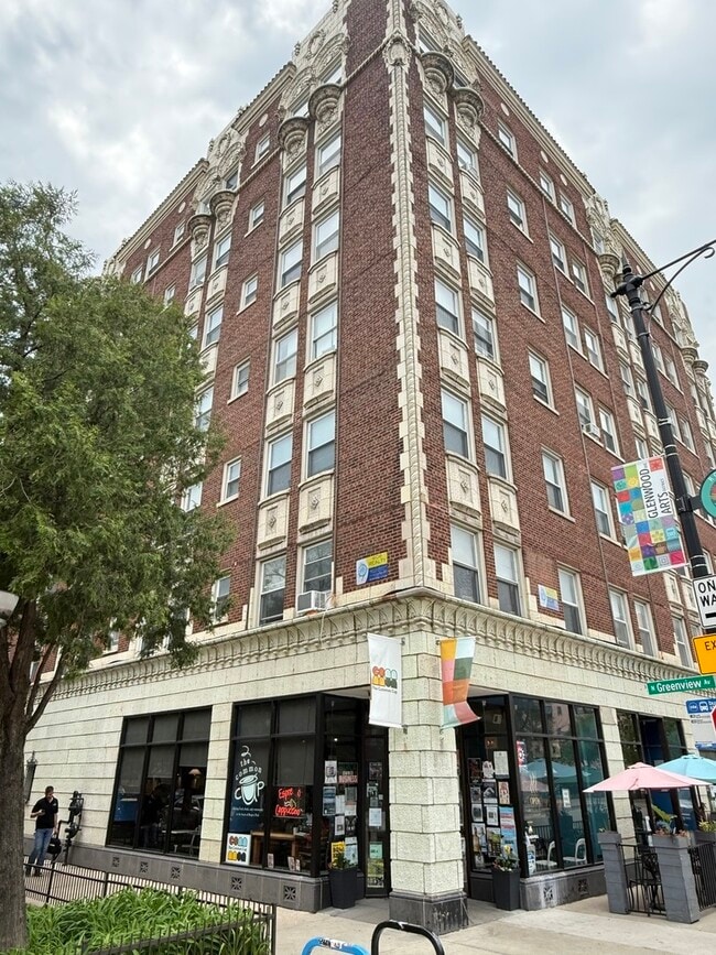 Building Photo - 6930 N Greenview Ave