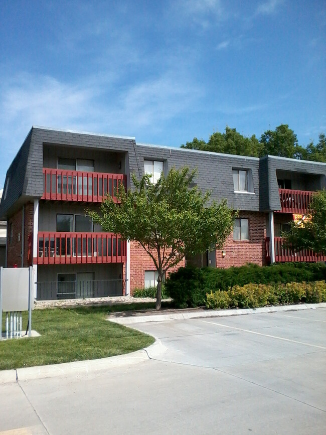 Front side of building - 1919 K St