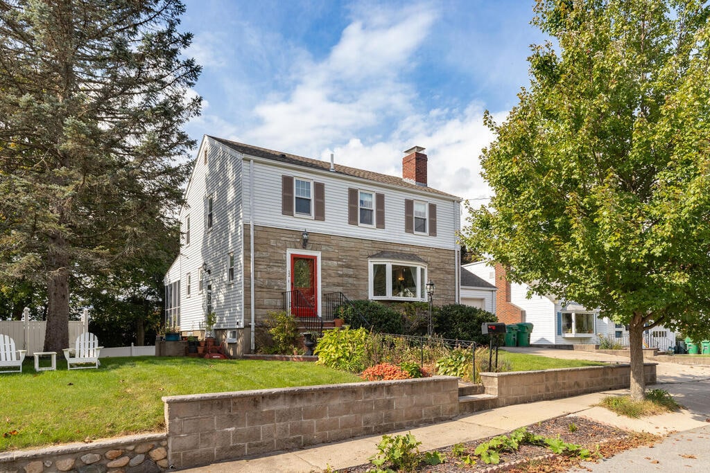 Primary Photo - 12 Headland Way