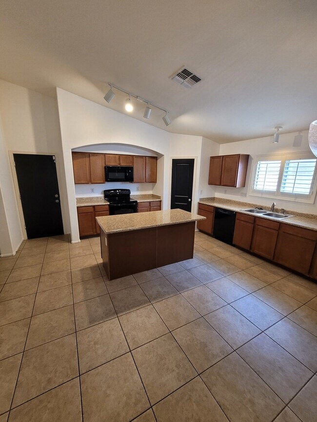 Building Photo - Beautiful 3/2 plus a den for rent near 75t...
