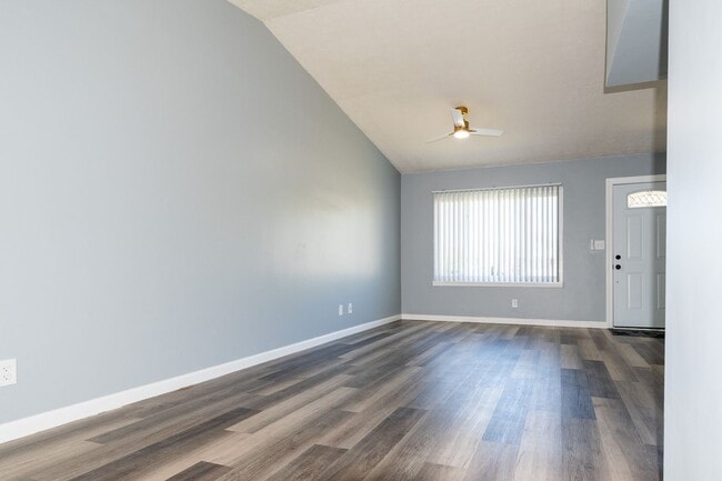 Foto del edificio - Beautifully Updated 3BR Home with Fenced Yard & Covered Porch