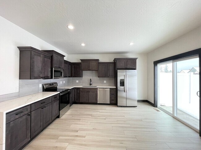 Foto del edificio - Brand New Hayden Townhome