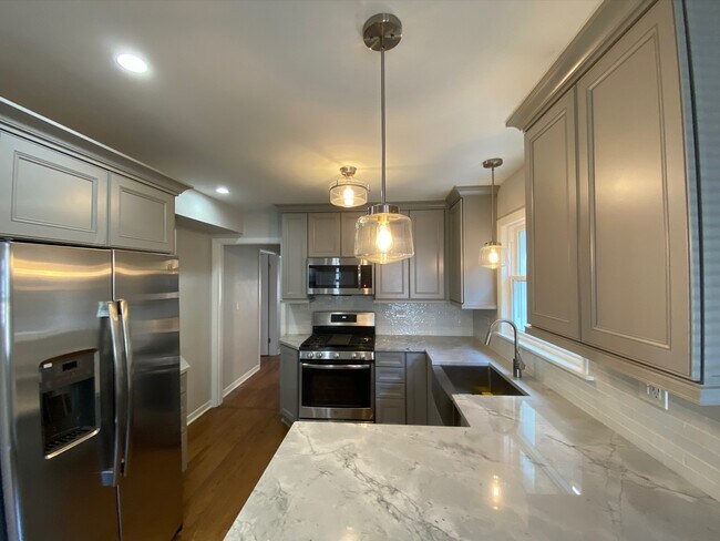 Foto del edificio - 5053 N Menard Ave