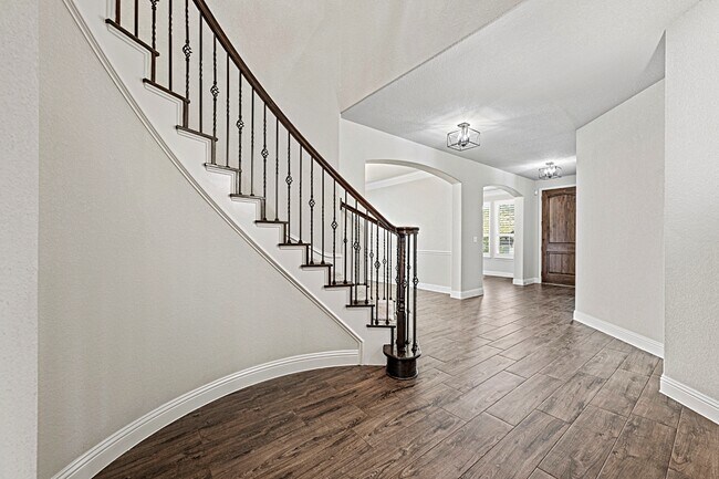 Building Photo - 235 Baldovino Skyway