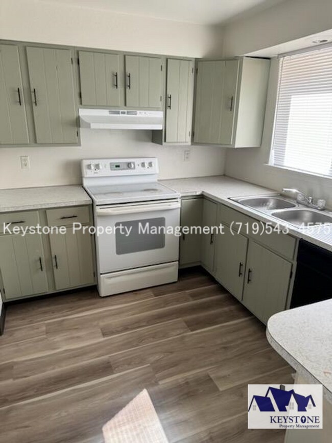 Building Photo - Lower Level Belmont 4-plex Apartment with ...
