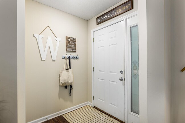 Foto del edificio - 805 Ames Dr