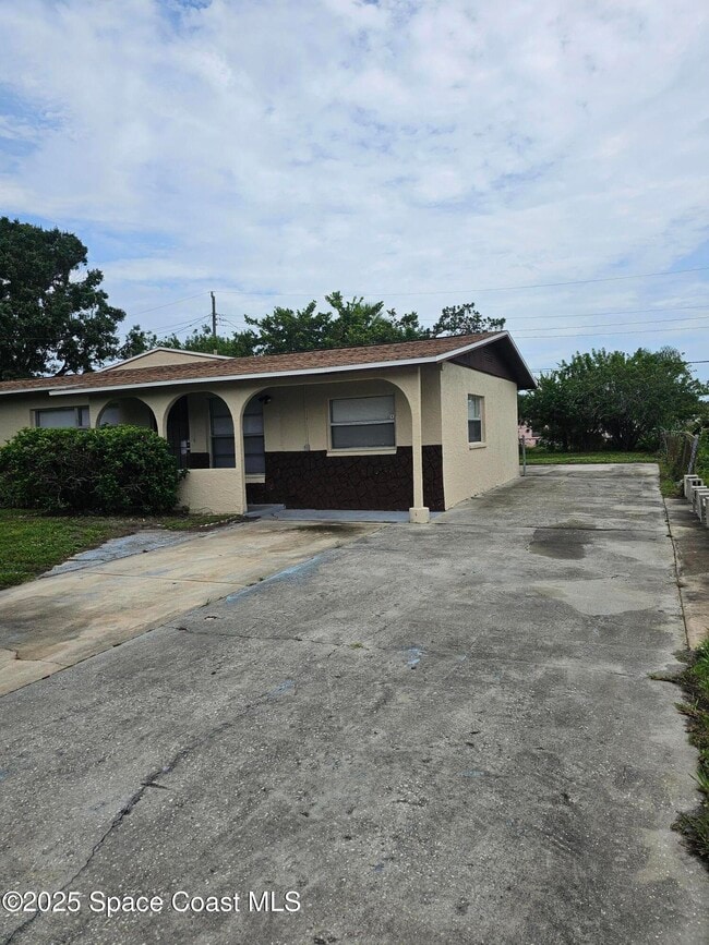 Building Photo - 3876 Short St