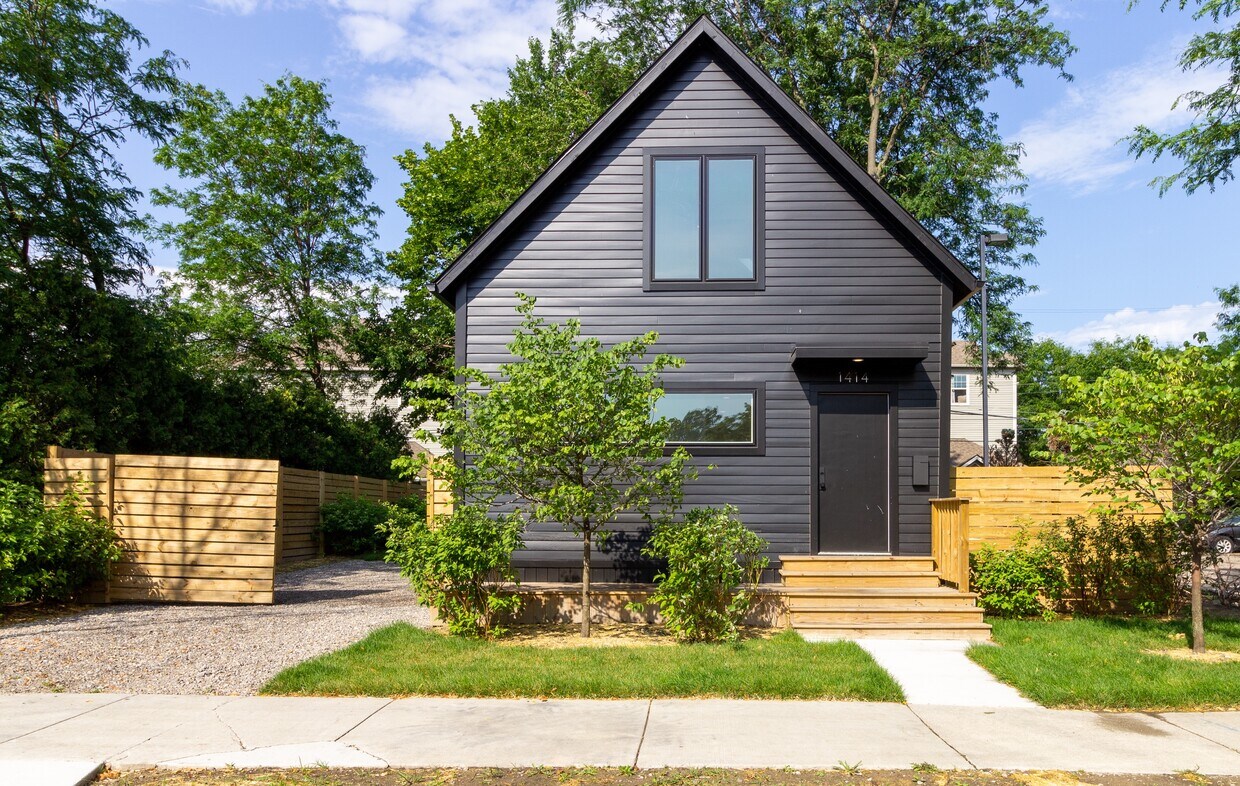 Primary Photo - 1414 Holcomb St